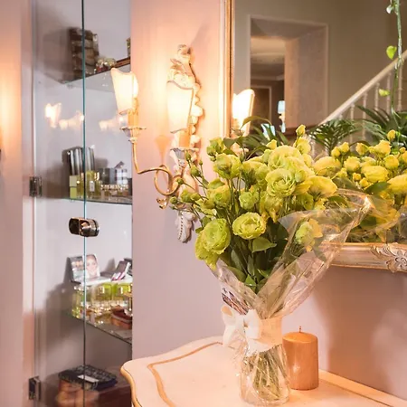 The Town House (adults Only) Гостевой дом