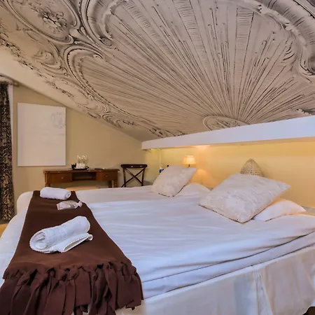 The Town House (adults Only)