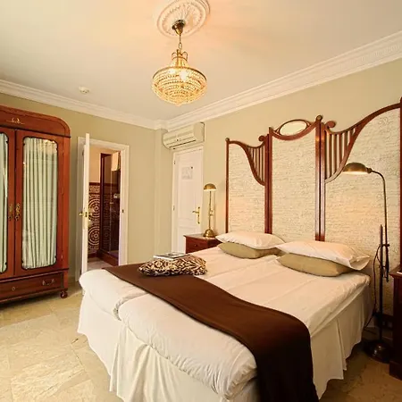 The Town House (adults Only)