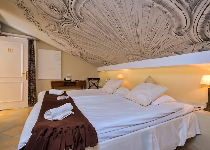 The Town House (adults Only)