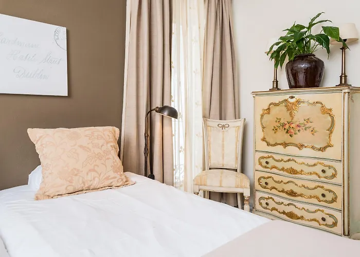 The Town House (adults Only)