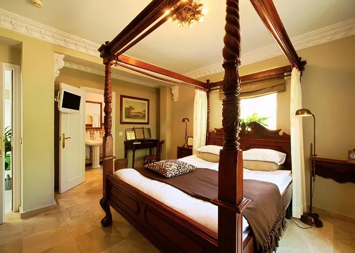 The Town House (adults Only) 마르베야
