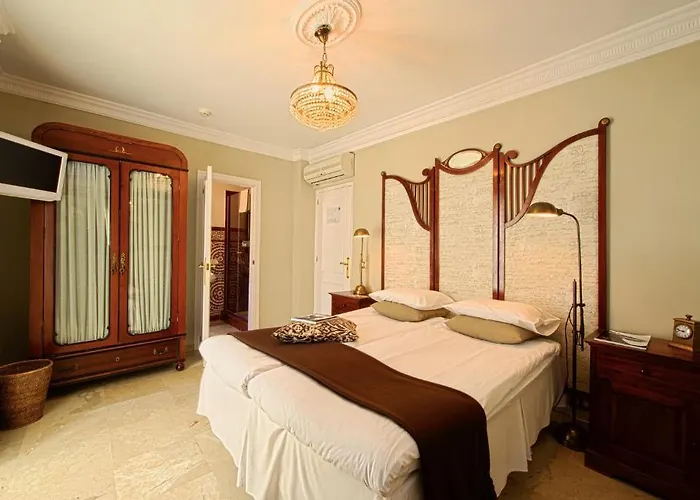 The Town House (adults Only)